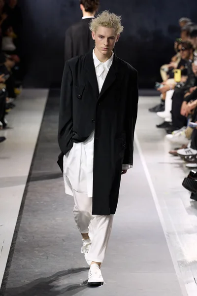 Look 15